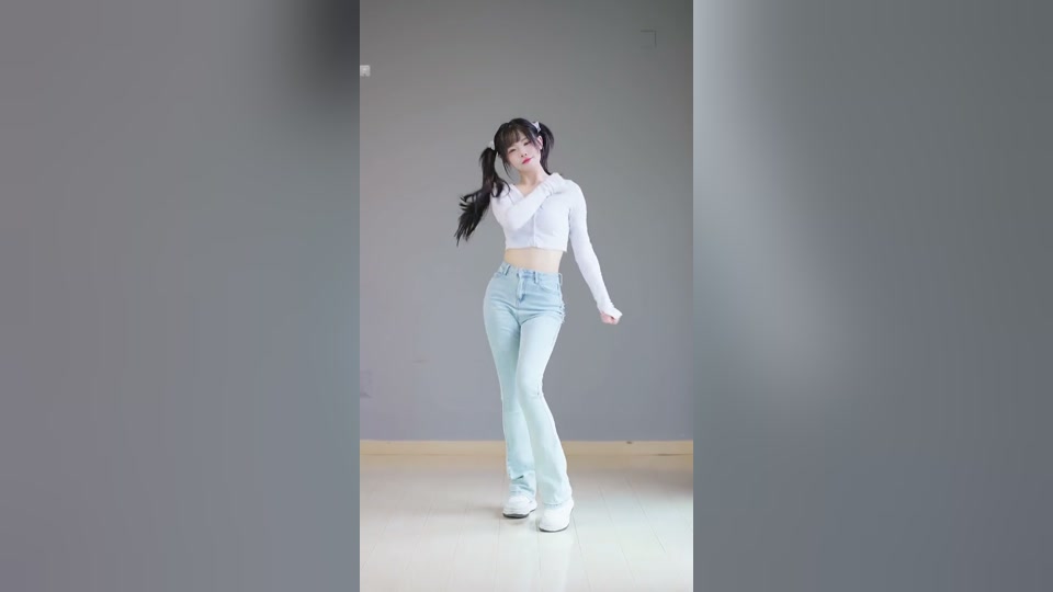 赛博心动视频封面
